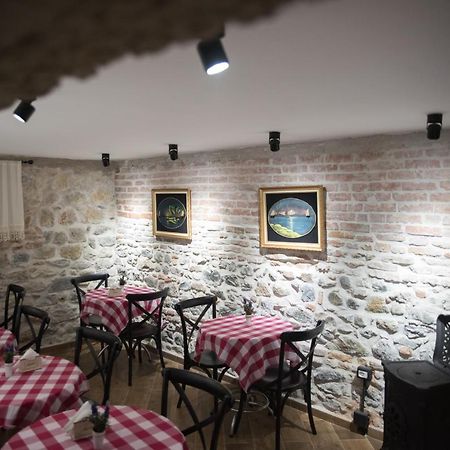 Old Bazaar Rooms Korça Exteriör bild